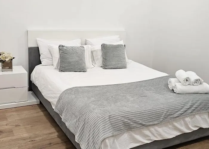 Apartamento T3 Em Lisboa/ Queluz