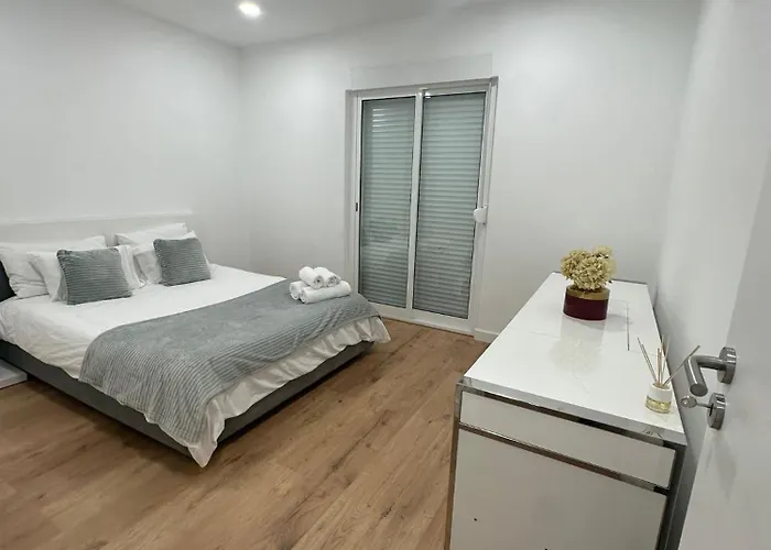 Apartamento T3 Em Lisboa/ Queluz